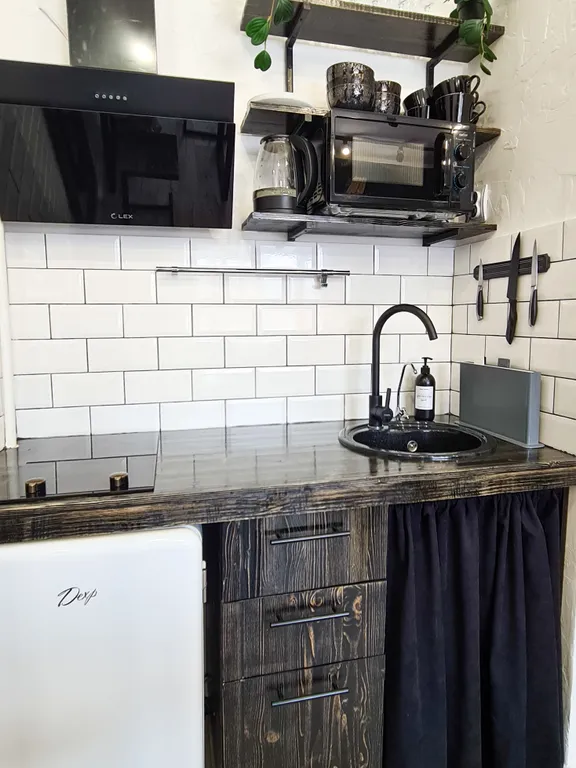 Студия с камином