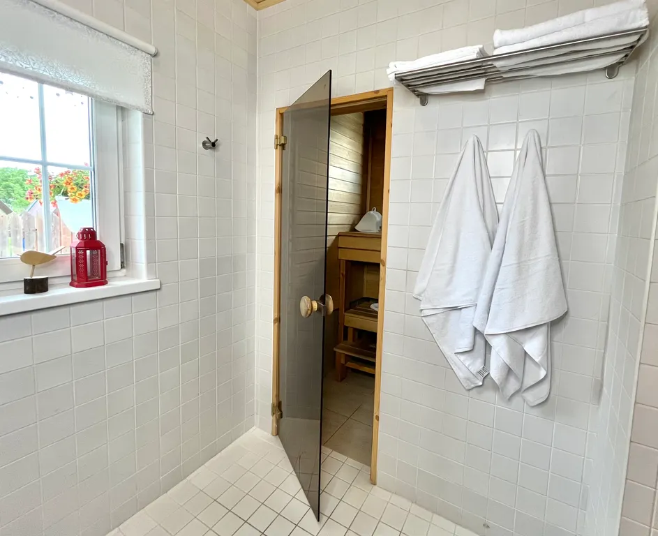 Благоустроенный дом у реки