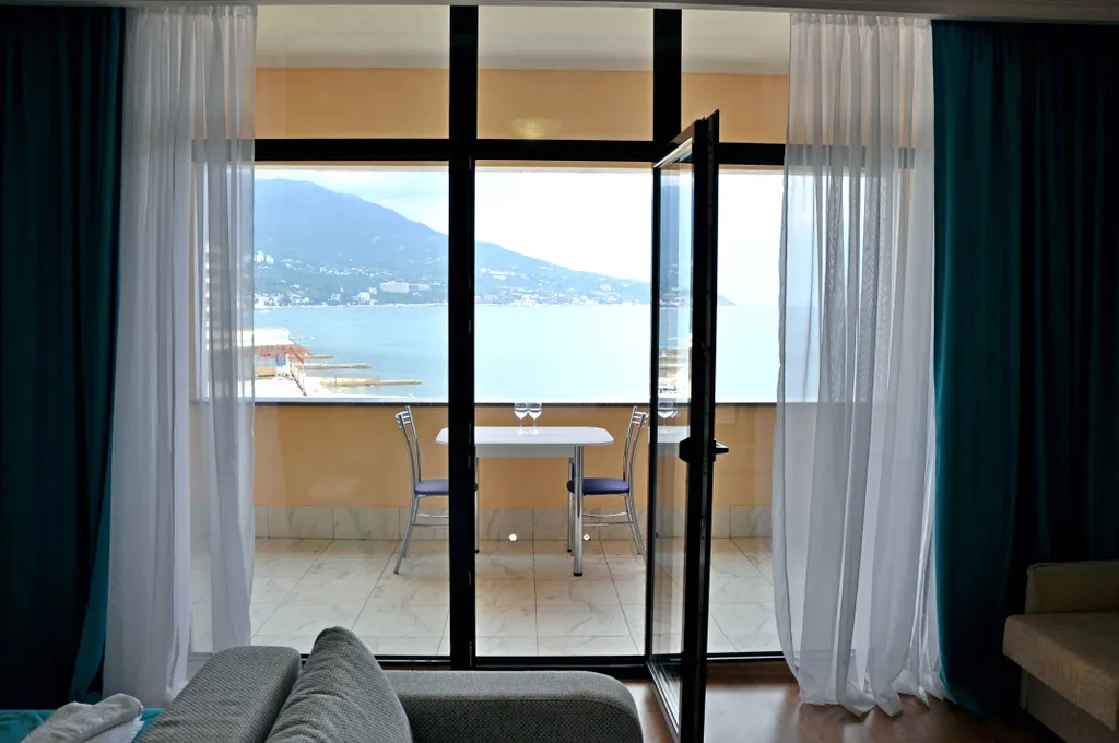 Супер-видовая квартира в Ливадии на берегу моря