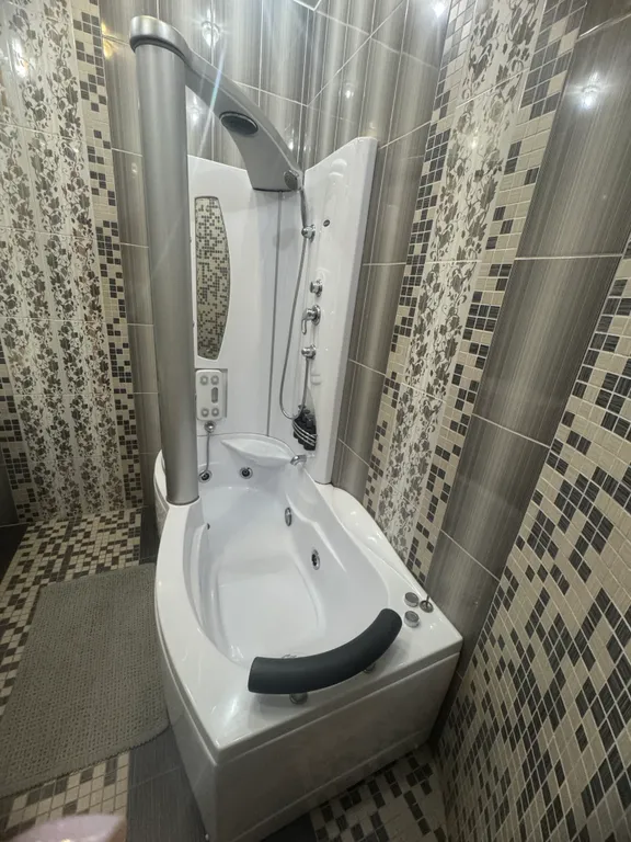 Элитная квартира с джакузи и прекрасным видом на город в самом центре