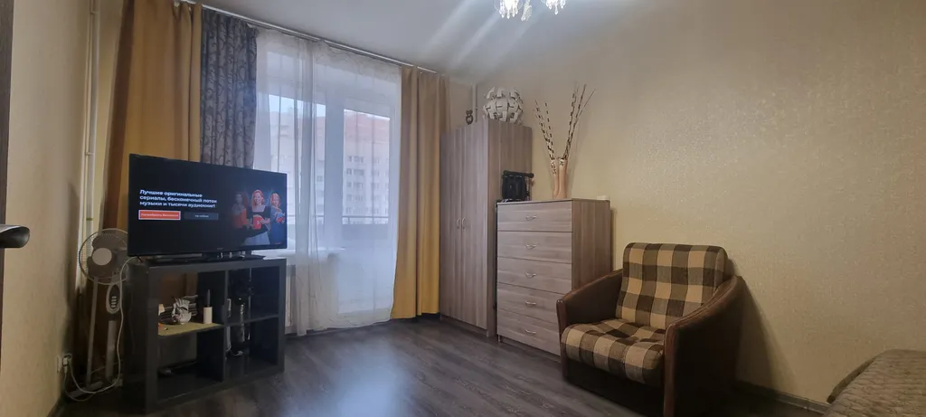 Большая однокомнатная, с большой кухней, у метро Дунайская