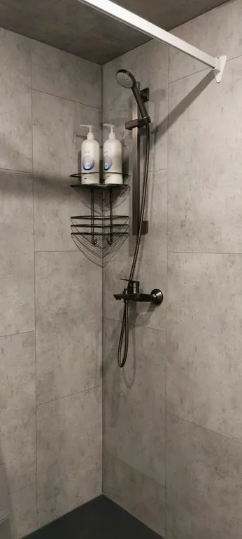 Дом в тихой деревне у озера