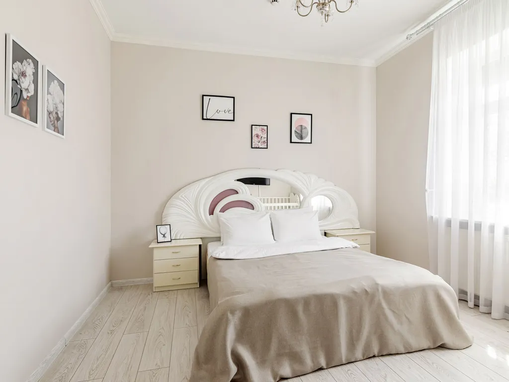 Дом с бассейнами и банкетным залом на Дмитровском шоссе