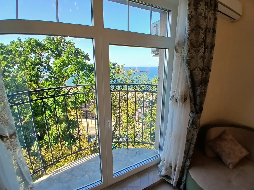 Шикарная квартира у моря на первой линии