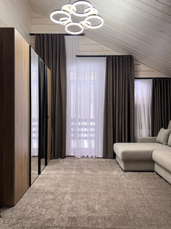 Двухэтажный коттедж в сосновом бору