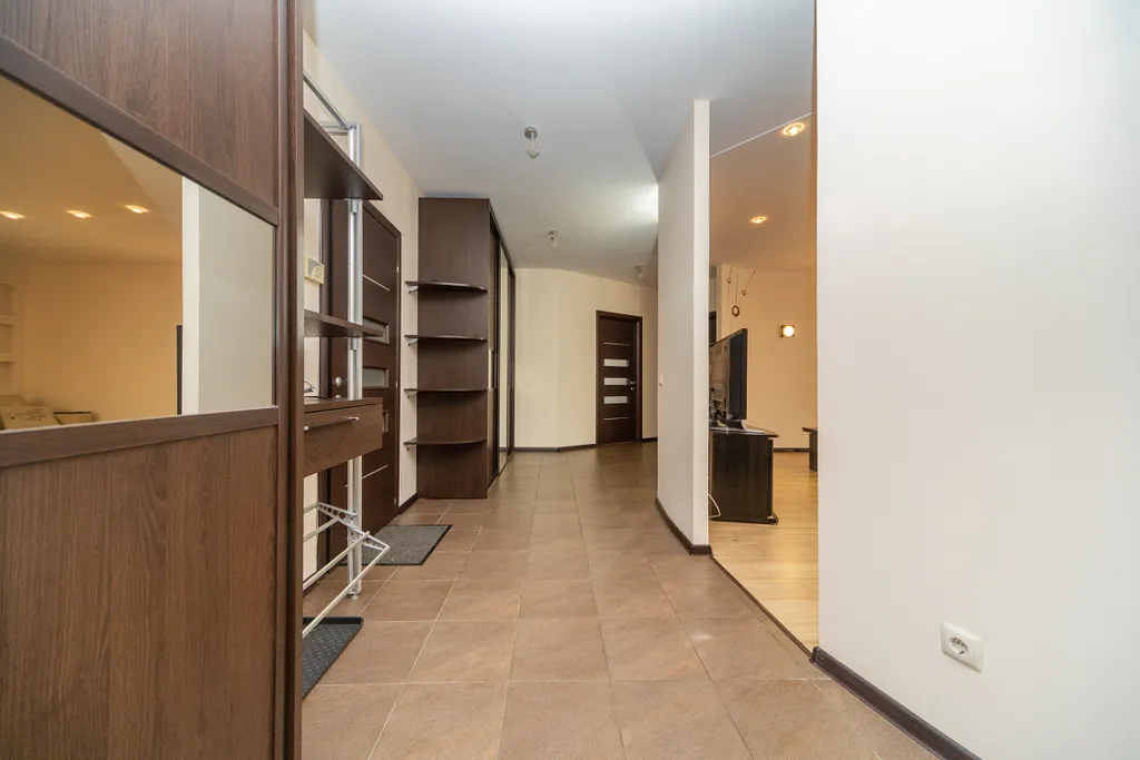 Бoльшая 3-комнaтнaя кваpтира в центре города