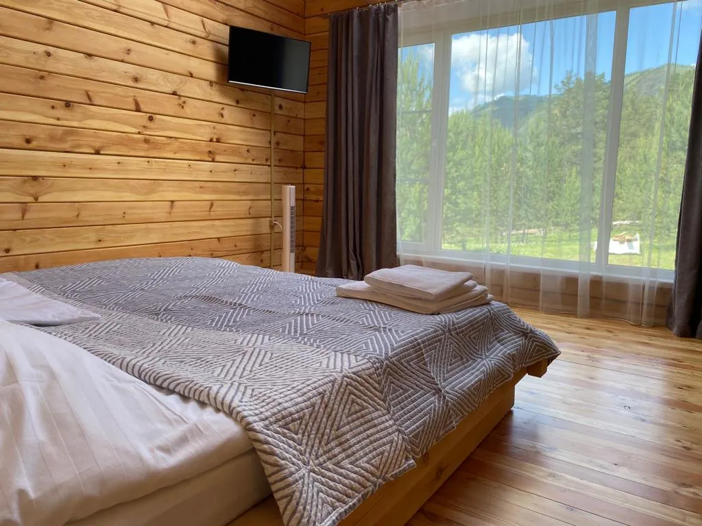 Кедровый коттедж в живописном месте Чемала