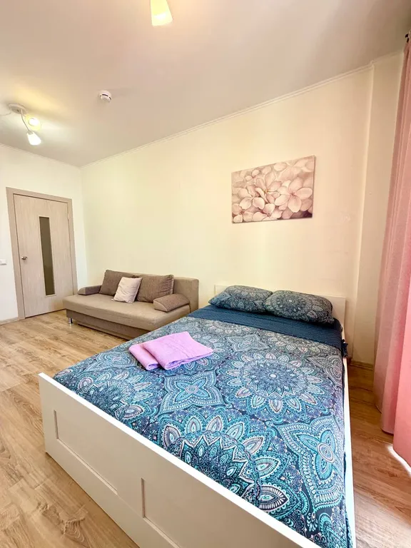 Высокий этаж, вид на город.