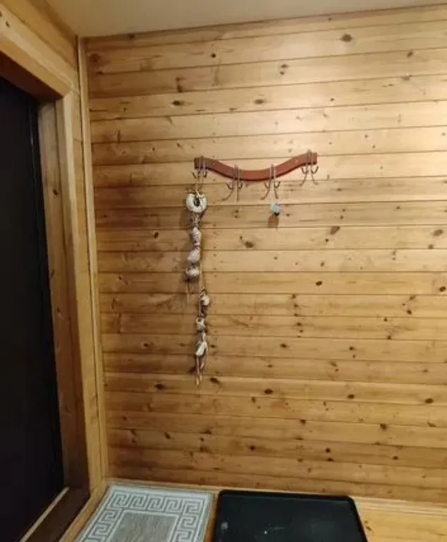 Деревянный домик у моря