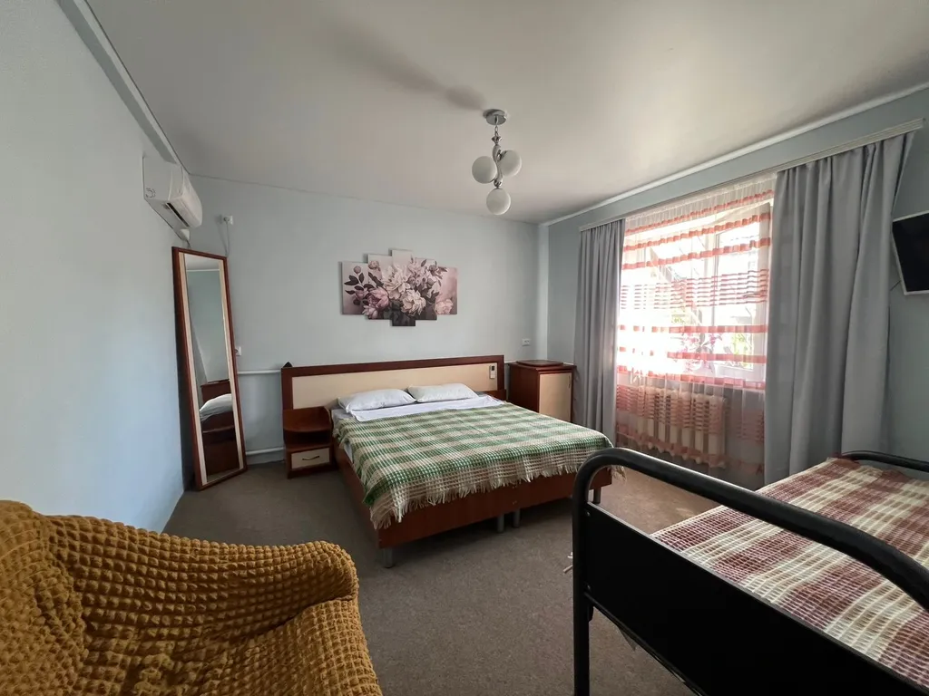 Коттедж Часть дома с кухней и двором – центр, 5 мин до пляжа — Геленджик