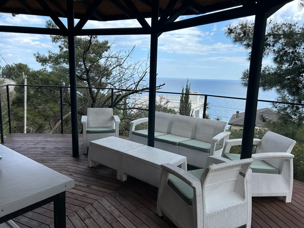 Купольный дом у моря