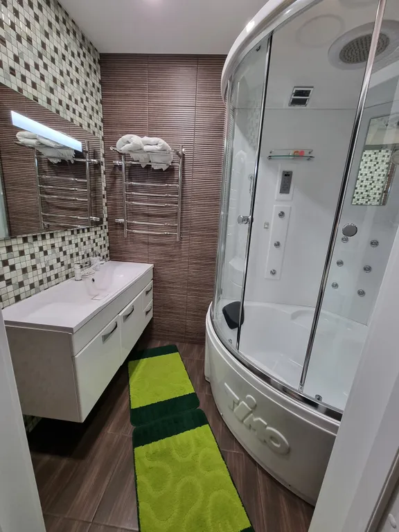 Стильная новая квартира в центре возле парка победы и музея вов