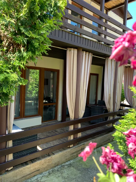 Коттедж Двухкомнатные апартаменты на первом этаже в частном доме — аренда посуточно в Лазаревское