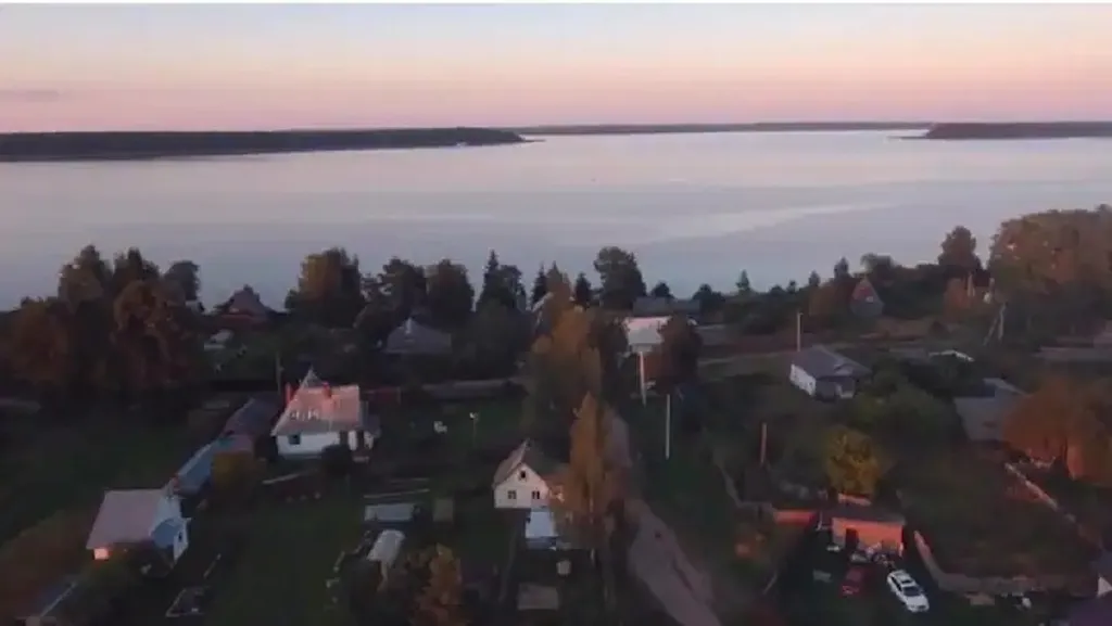 Дом между двух озёр