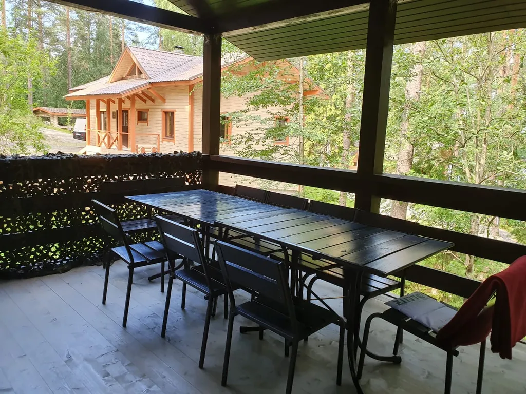 Сосновое шале на берегу Сямозера