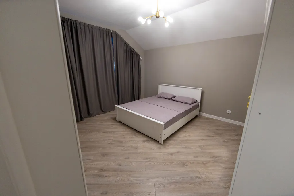 Просторный двухэтажный коттедж на берегу городского пляжа