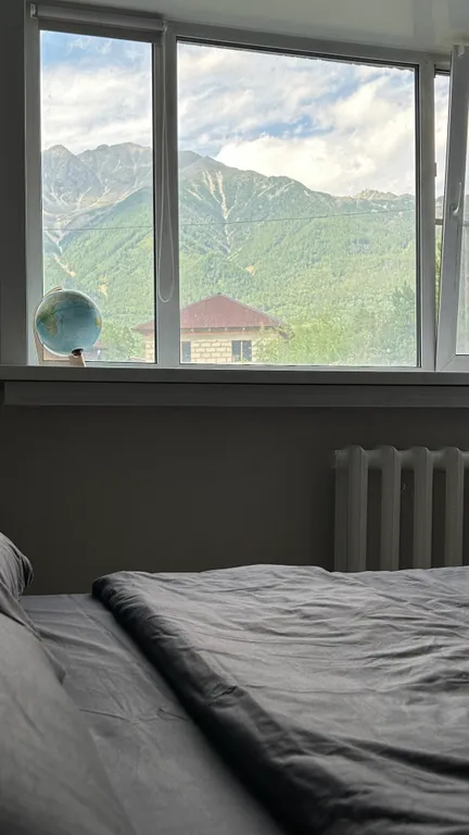 Уютная квартира с видом на Пик любви