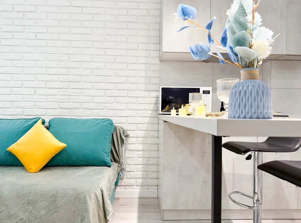 Рядом автовокзал сайран