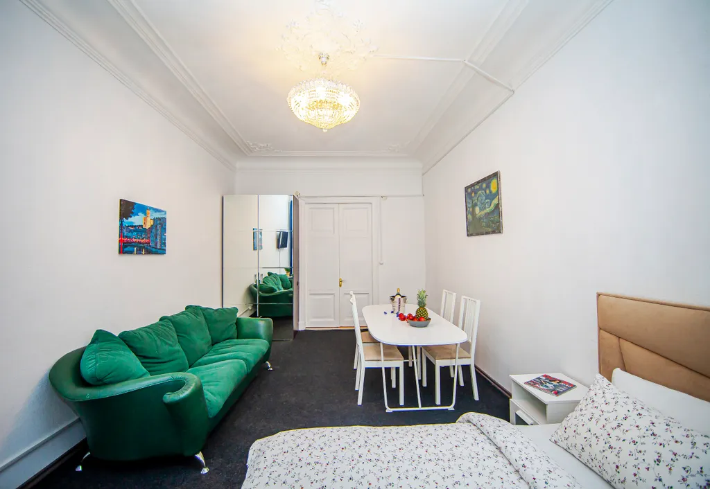 Happy Time 6BR Apartment