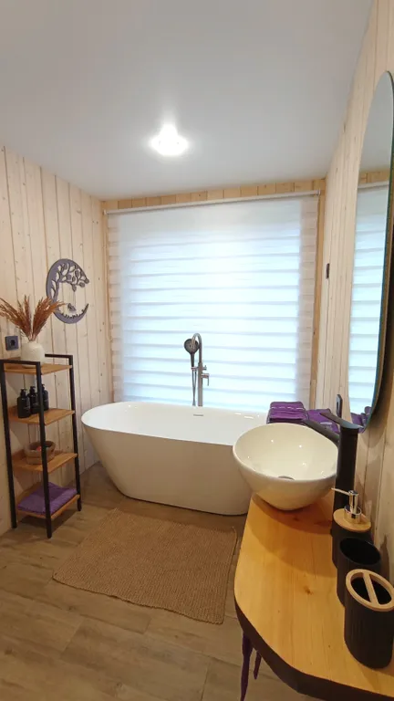 Уютный домик в сосновом лесу