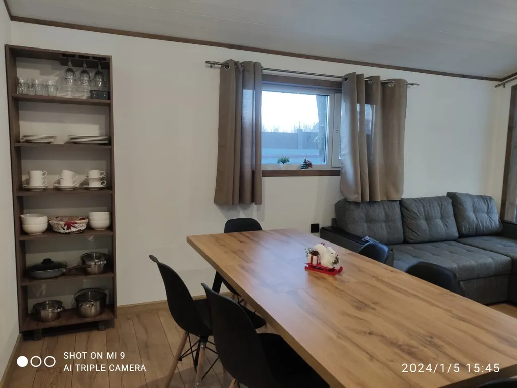 Новый стильный дом, большая лесная территория, недалеко от пруда с пляжем