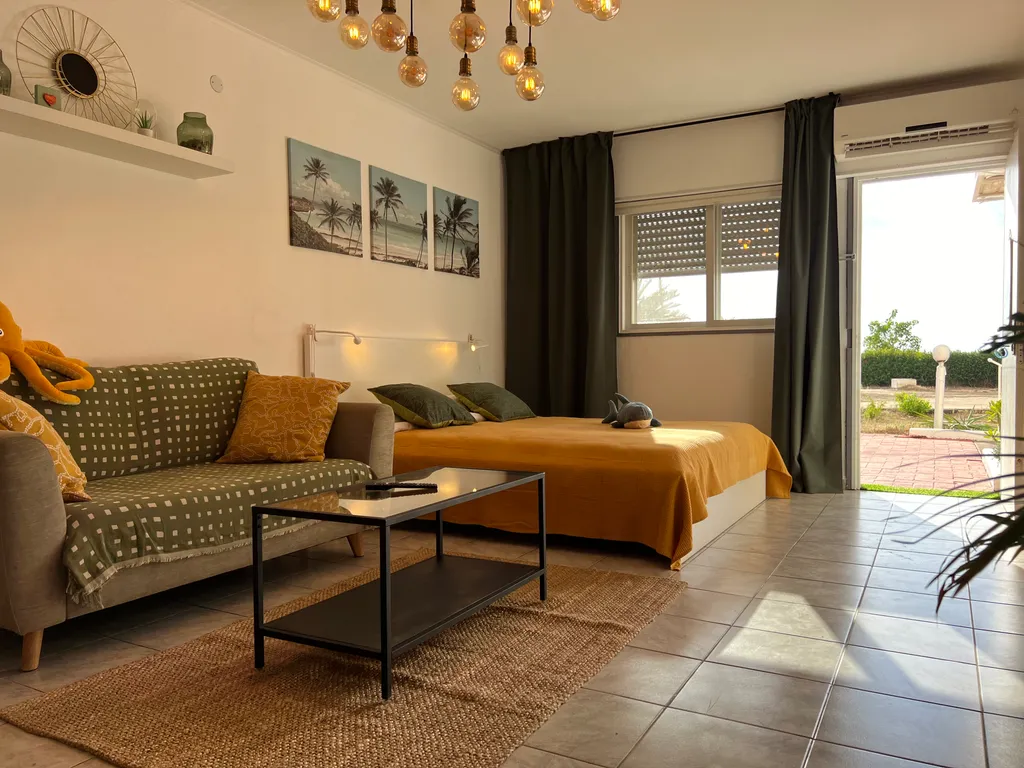 GW014 Студия с бассейном с видом на море (Gugel Waves Nahariya)