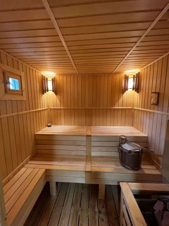 Домик в лесу у моря с верандой