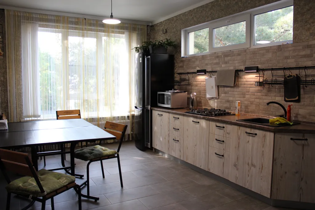 Большой дом с 5 изолированными комнатами в центре