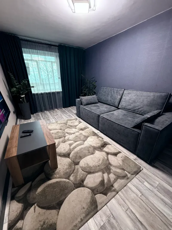 Серый лофт на силуэте