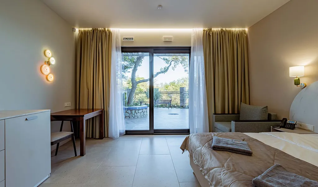 Комфорт панорама сад с террасой