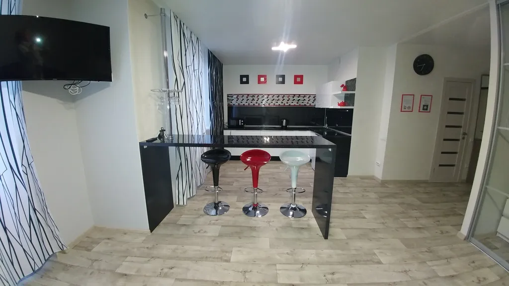 Комфортабельная уютная студия с современным дизайнерским ремонтом