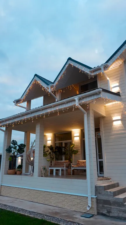 Загородный коттедж White house с бассейном и сауной