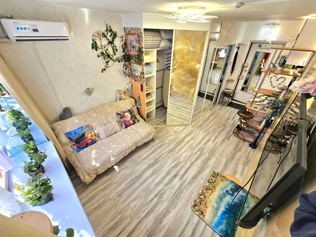 Студия почти в центре, рядом с Золотым мостом, Китайским консульством, фуникулером