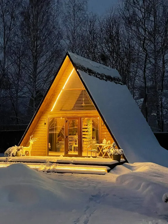 A-frame с банным чаном на берегу водоёма