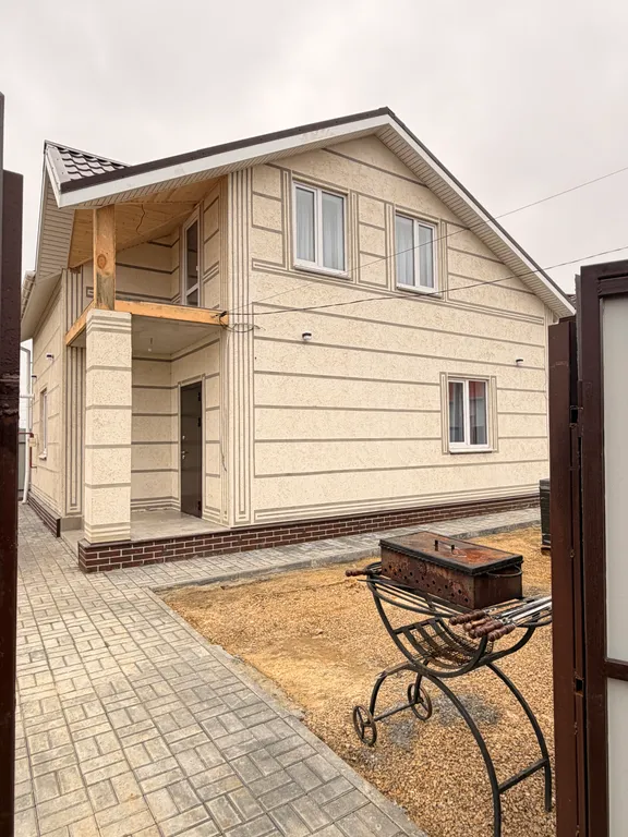 Дом в современном русском стиле рядом с монастырем