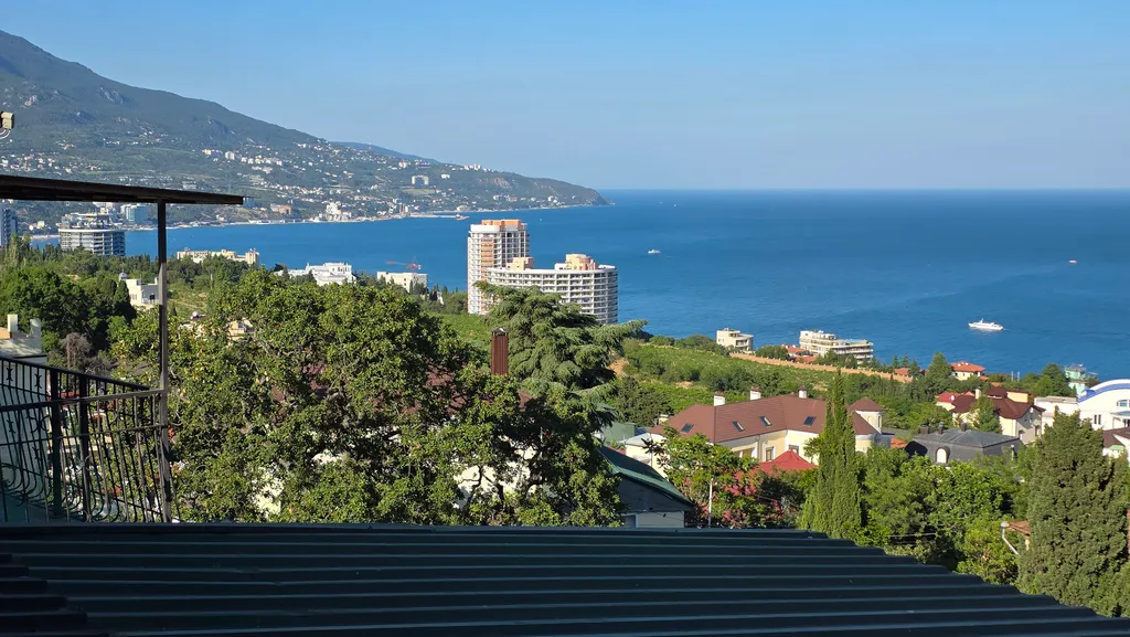 Студия с балконом и видом на море