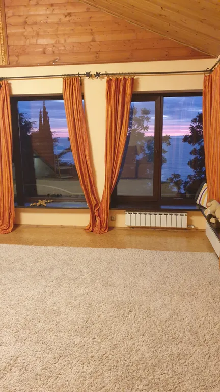 Дом-замок на море