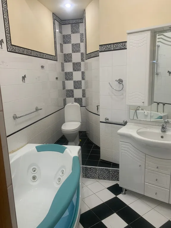 Уникальный, уютный, большой семейный дом. С видом на город