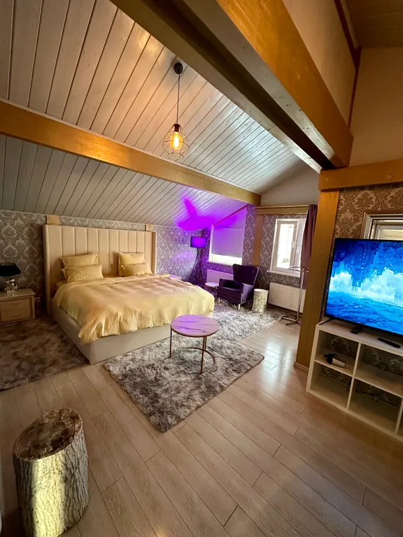 Коттедж Топ, шале у парка, бассейн на улице, русская баня, чан, река, лес — Одинцово