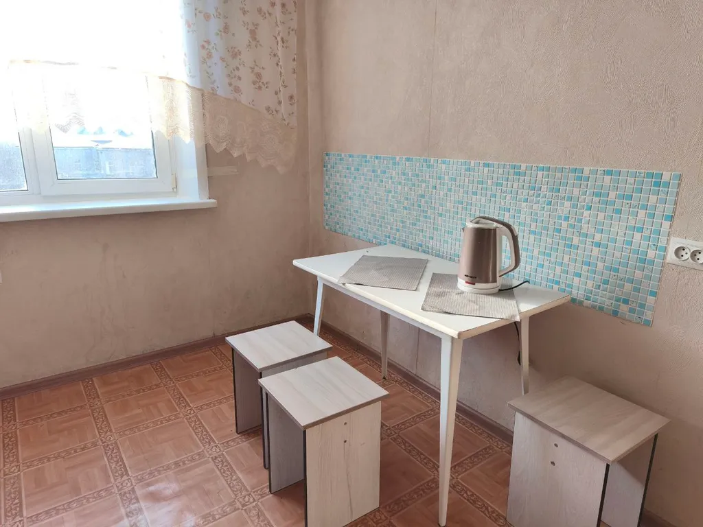 Квартира Квартира с видом на тихий двор в центре Взлетки. — Красноярск