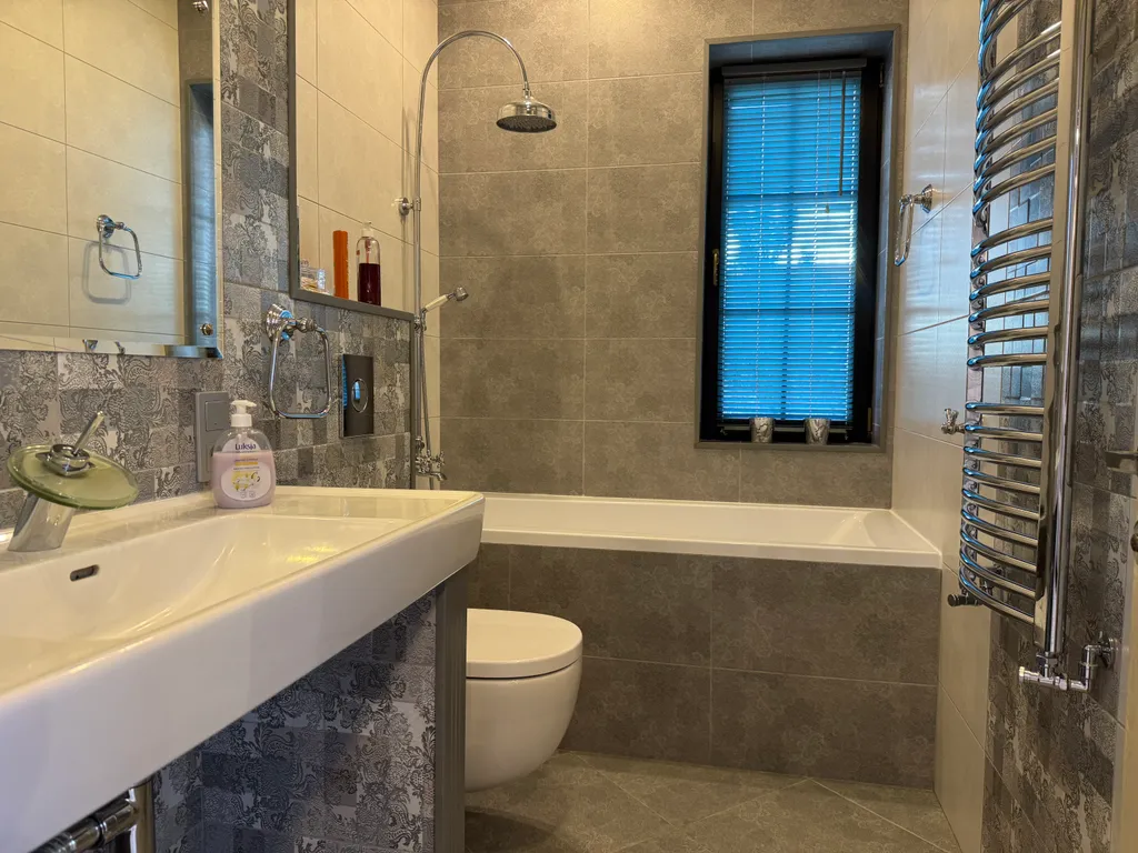 Часть дома на море с баней