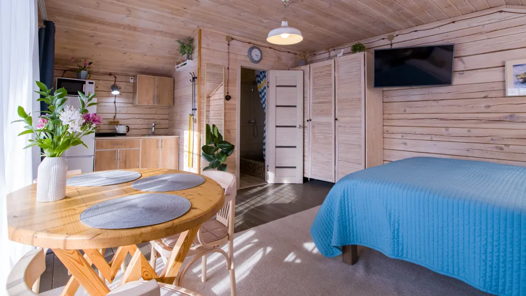 Уютный дом на берегу озера