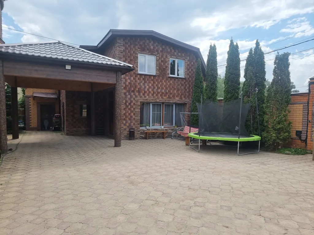 Дом у метро