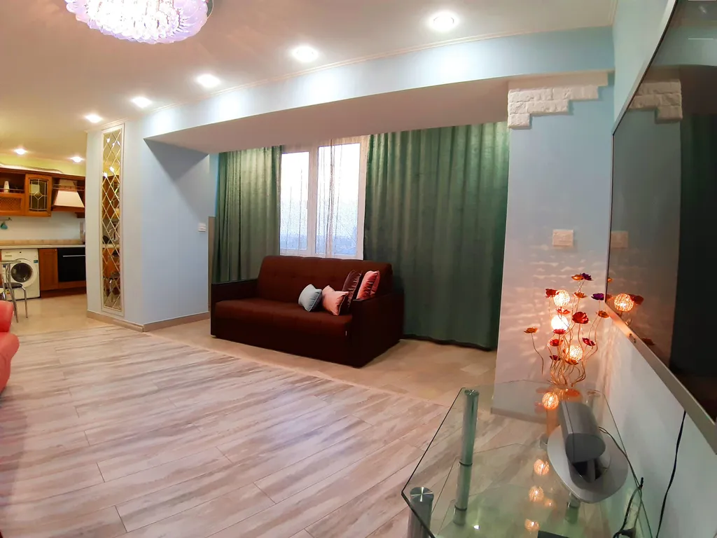 Эксклюзивные евро-апартаменты с сауной на площади Революции