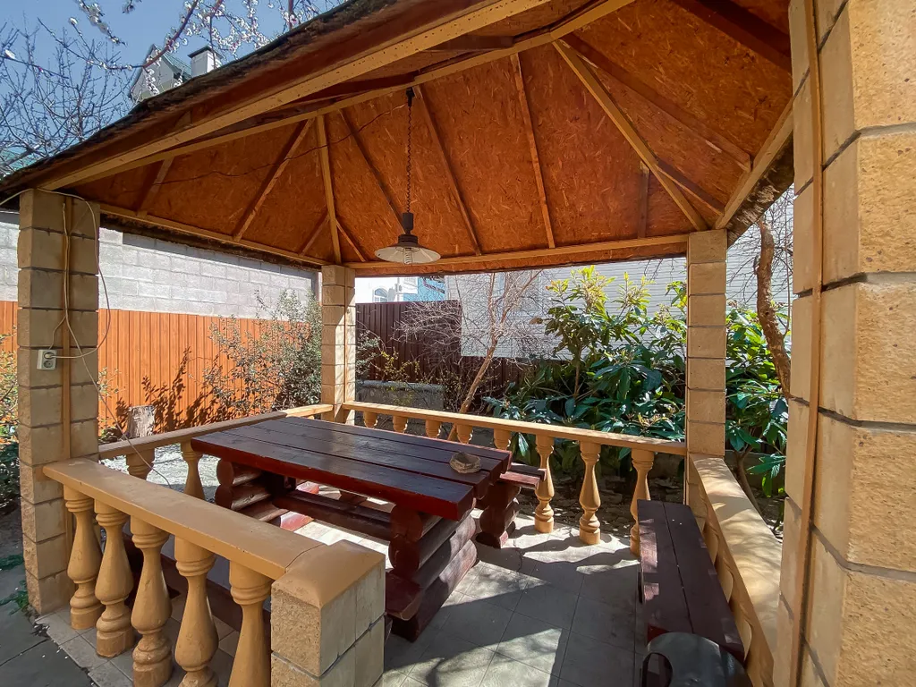 Частный дом с видом на море возле Ялты