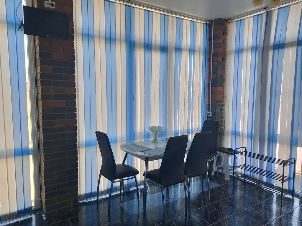 Второй этаж полностью с отдельным входом и крытой парковкой