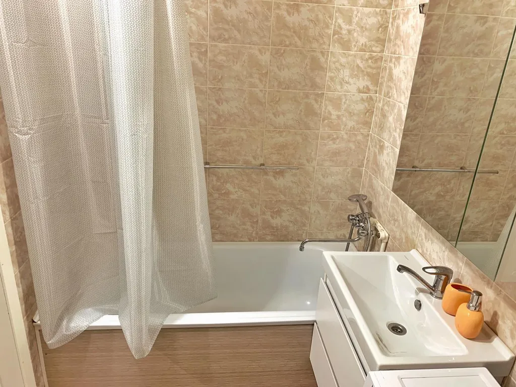 Удобная евродвушка рядом с ареной трактор, от 3-х суток скидки