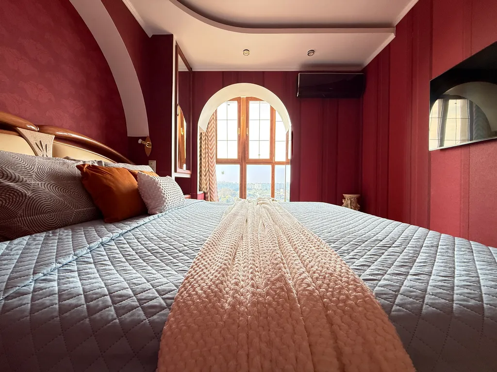 Рядом парк Победы Херсонес не берем оплату за уборку