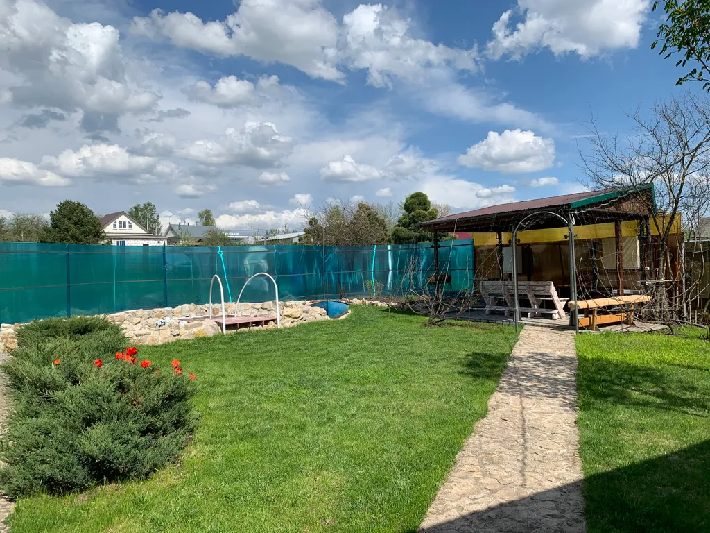 Просторный дом с баней и бассейном