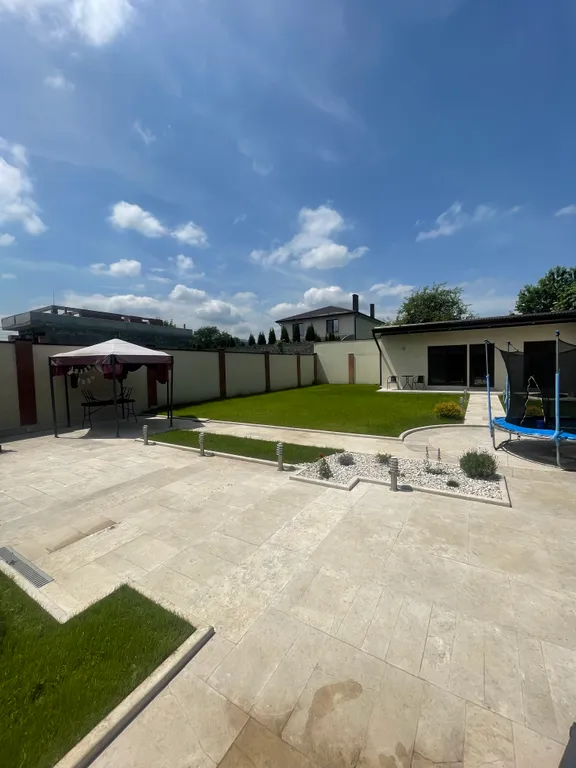 Комфортная дача в городе